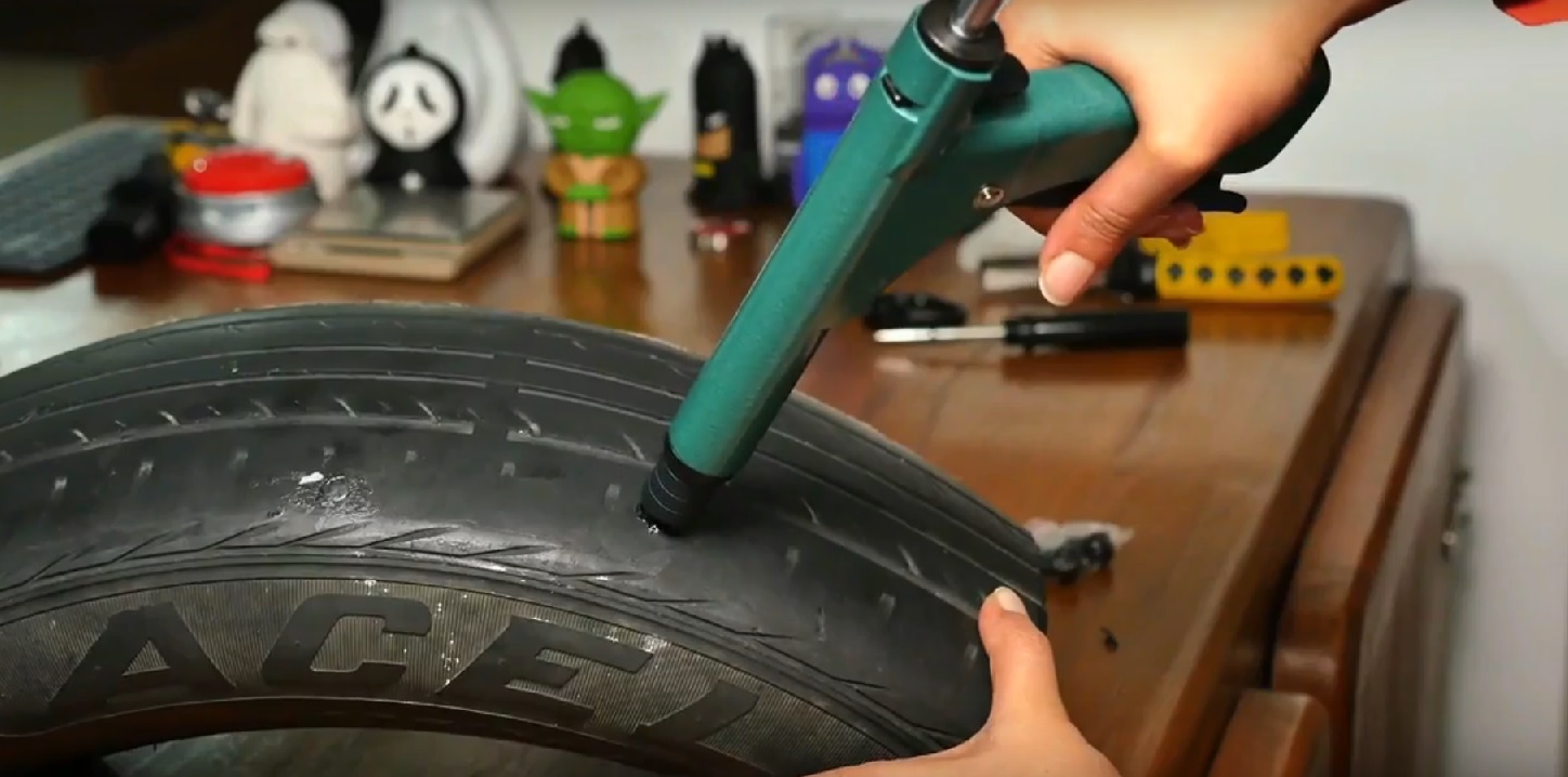 tubeless tire with interior